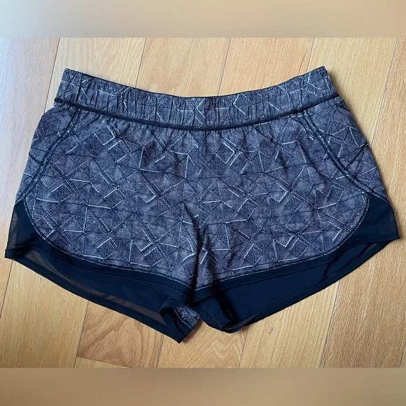 Lululemon Two With One Mid-Rise Short - Reversible - Picture 6 of 8